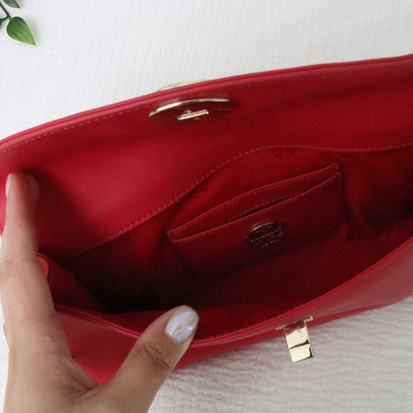 Tory Burch Red Clutch with Gold Details - Picture 2 of 12